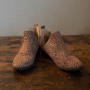 Universal Thread Brown Ankle Boots